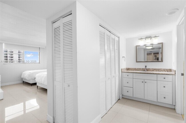 Building Photo - 9273 Collins Ave