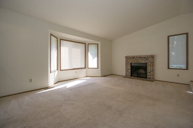 Building Photo - 16708 SE 40th Pl