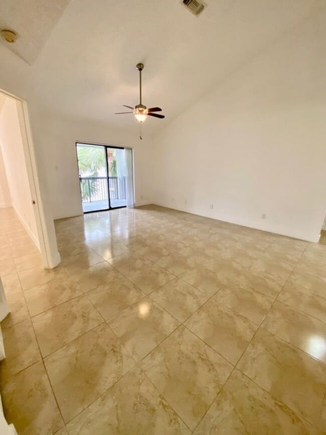 Building Photo - Excellent Condo Unit in Coral Springs