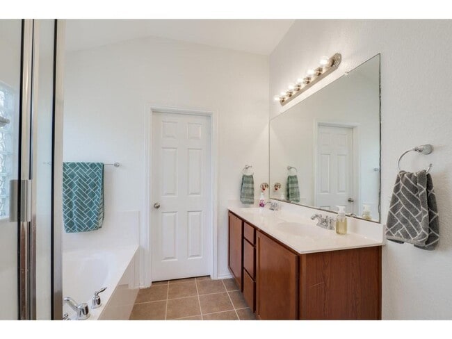 Building Photo - 14205 Willow Tank Dr
