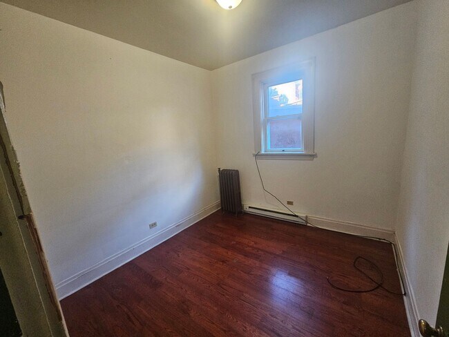 Building Photo - 214 Briggs St