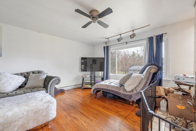 Building Photo - 10 Hanover Dr