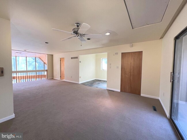 Building Photo - Beautiful 3bd 3bth contemporary A-framed home in the prestigious Eagle's Nest community.