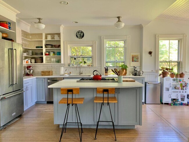 Building Photo - 81 Hampton St