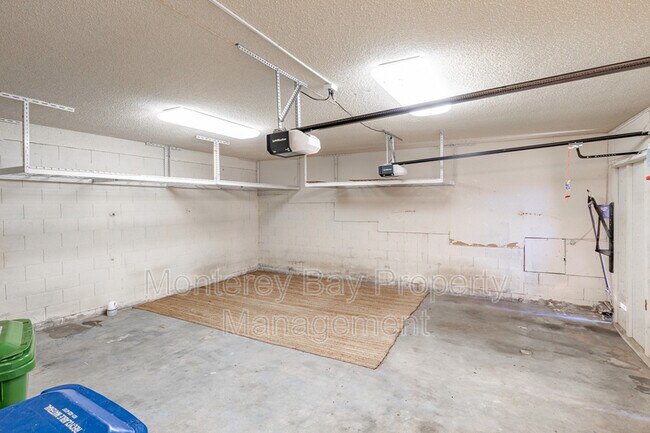 Building Photo - 1446 Skyview Dr