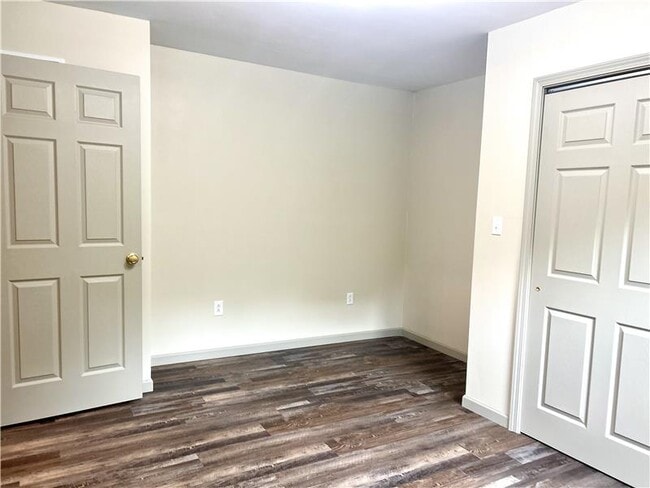Building Photo - 466 Efts Ln