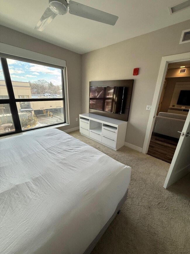 Building Photo - 480 N Main St