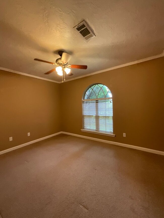 Building Photo - 110 Delia Dr