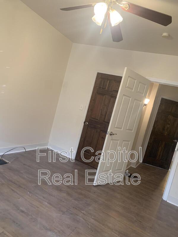 Building Photo - 711 N George St