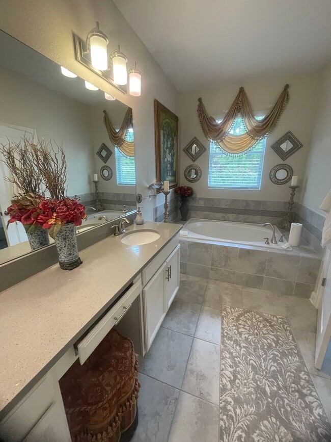 Building Photo - Beautiful, modern home for rent