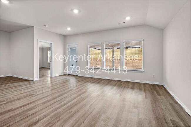 Building Photo - Gorgeous Home in Gentry!