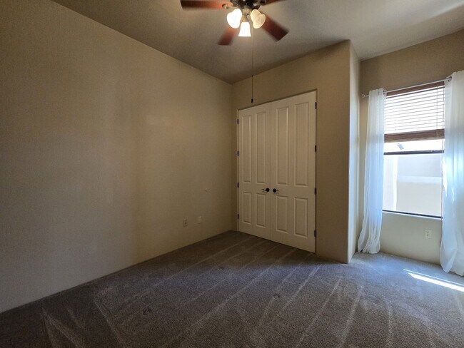 Building Photo - 1405 Vegas Verdes Dr
