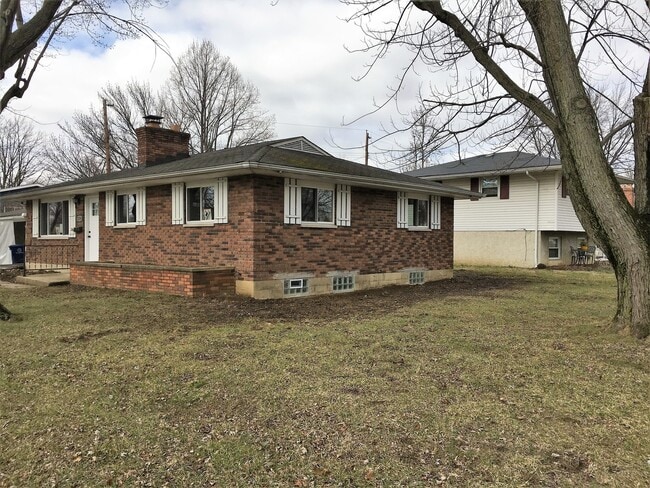 Building Photo - **3-BEDROOM/2-BATH RANCH W/ 2-CAR GARAGE!**