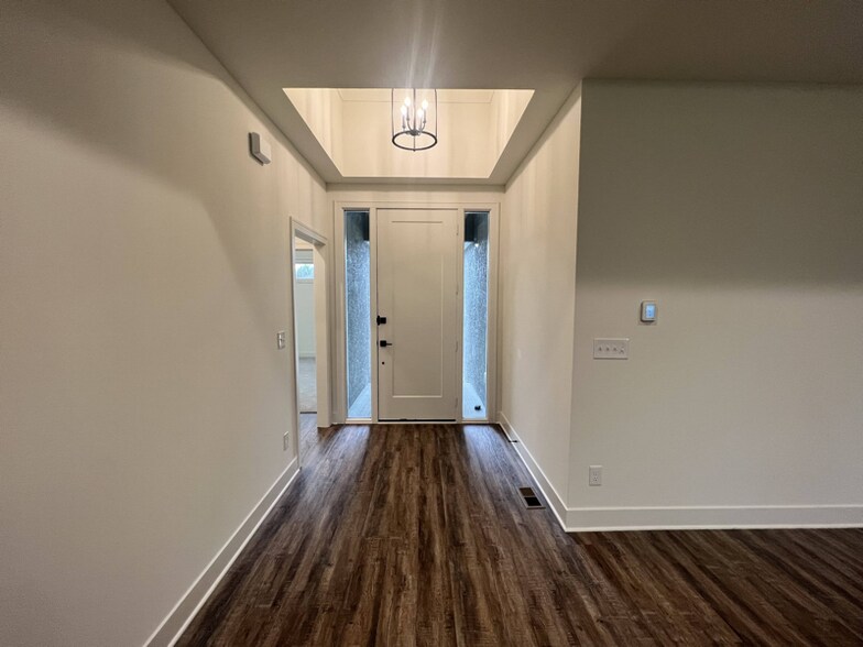 Building Photo - 1517 SW Hedgewood Ln