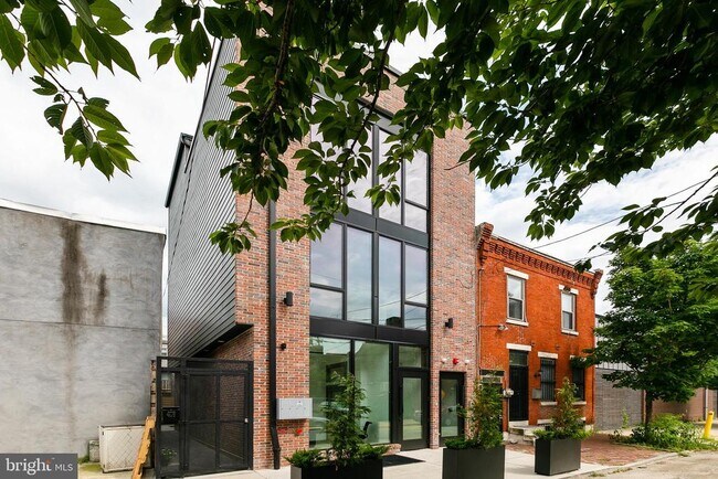 Building Photo - 555 N Lawrence St
