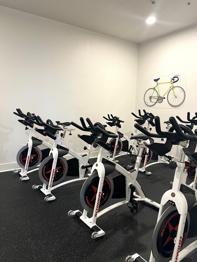 Building Photo - 1900 N Bayshore Dr