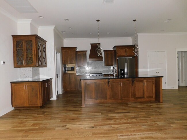 Building Photo - Grove Point Beauty