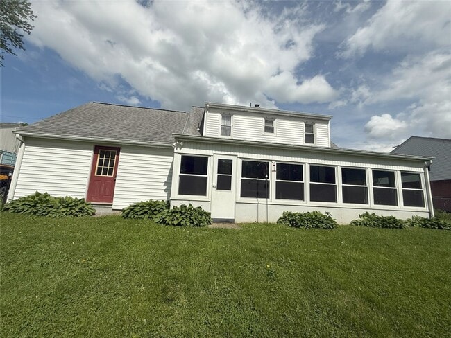 Building Photo - 608 Delano Ave