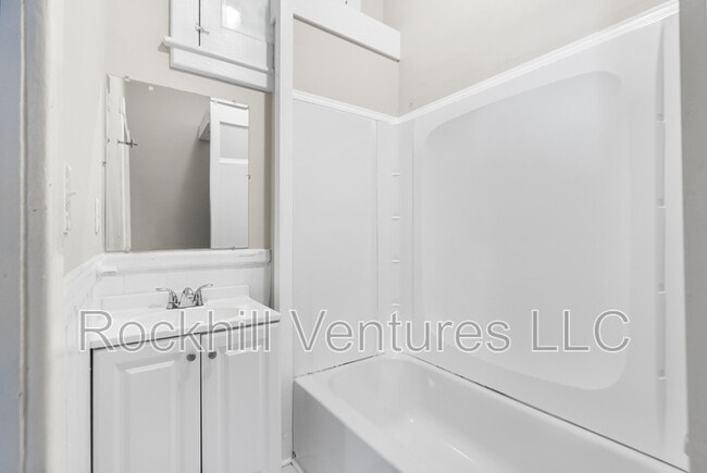 Building Photo - 508 W 42nd St