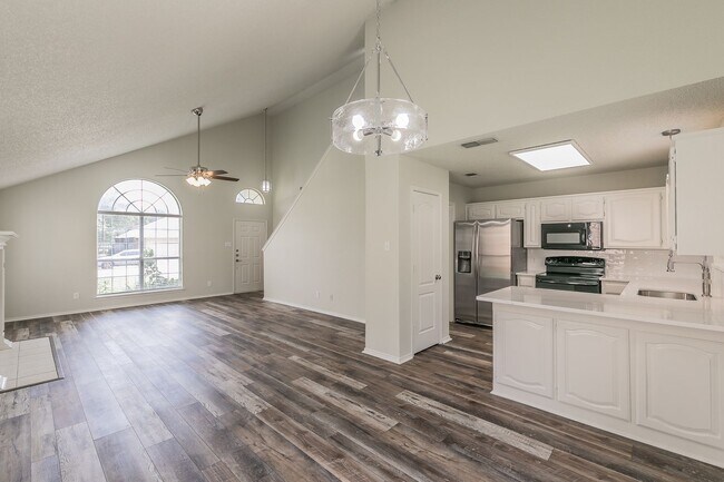 Building Photo - Coming Soon! 2 Story, 3 Bedroom Home in Be...