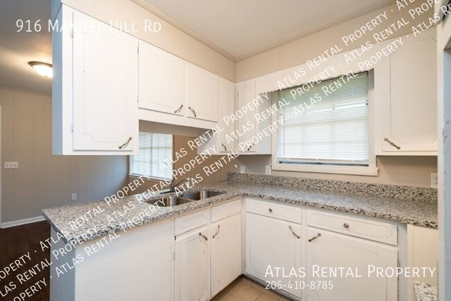 Building Photo - 916 Manuel Hill Rd