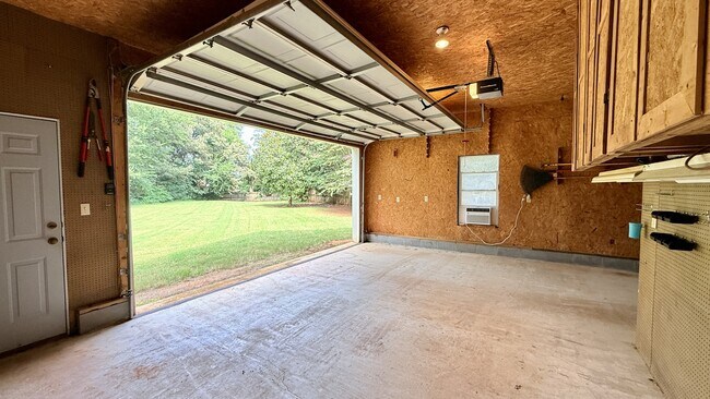 Building Photo - 113 Nobleton Ln NW
