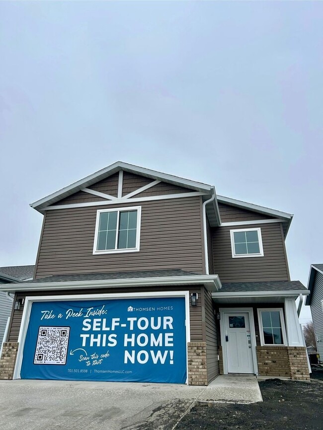 Building Photo - Spacious & Stylish 3-Bed Home with Modern Finishes and Attached 2-Stall Garage