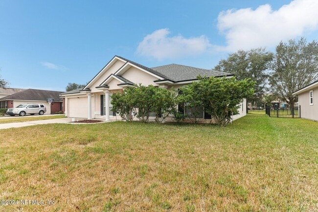 Building Photo - 14018 Fish Eagle Dr E