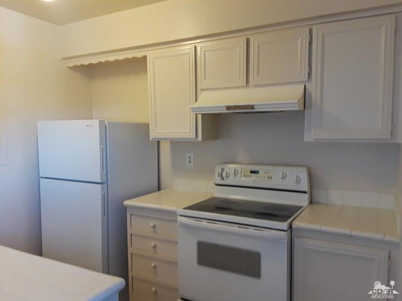 Building Photo - 72701 Willow St