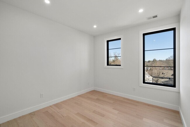 Building Photo - 47 Ripley St