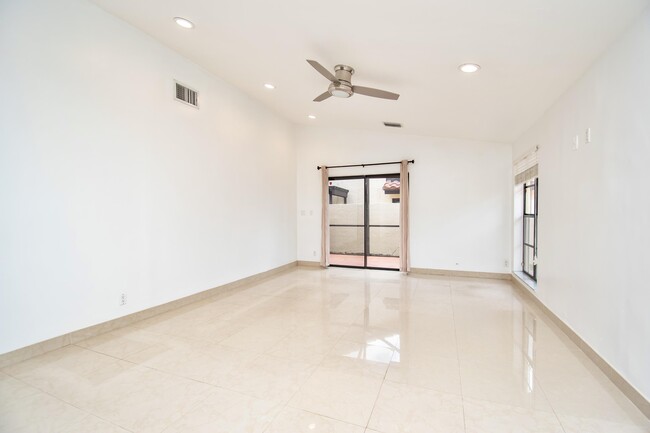 Building Photo - 21662 San Simeon Cir