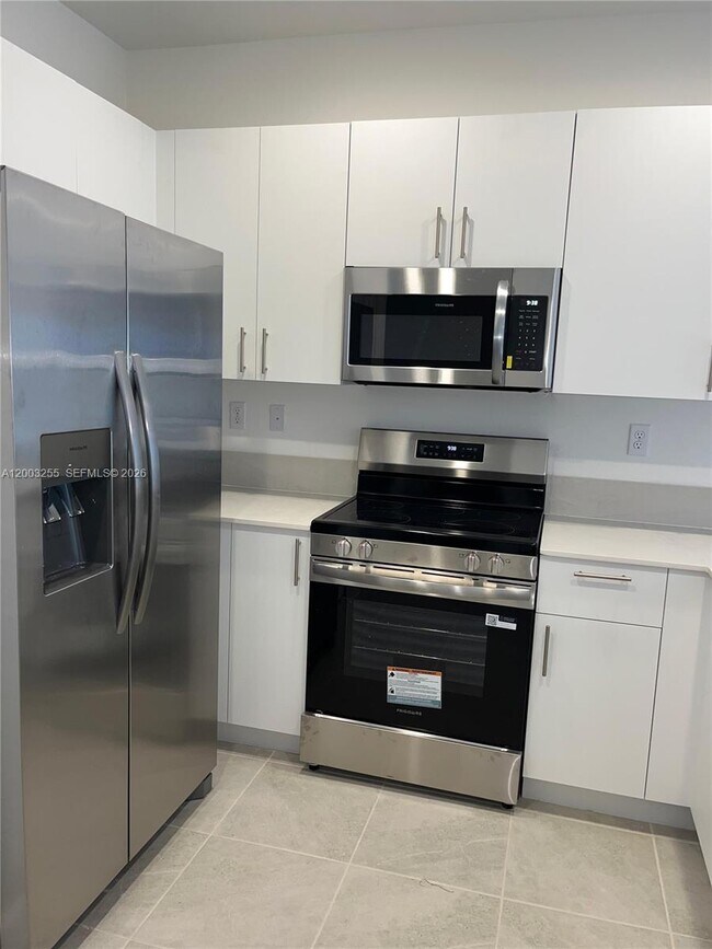 Building Photo - 2679 SE 25th Ter