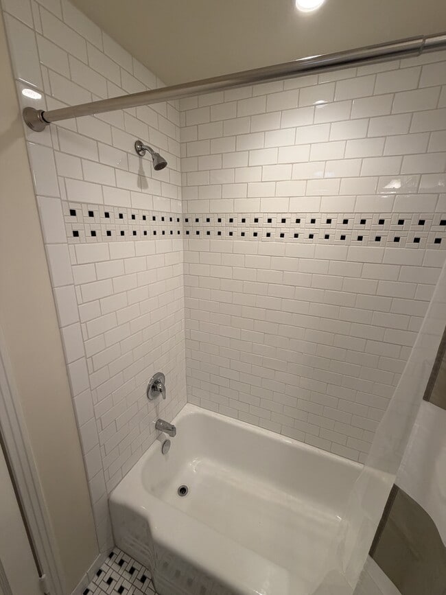 Building Photo - 2150 Vineyard Rd