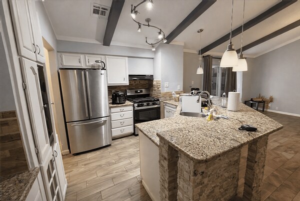 Building Photo - 6506 Forest Grove