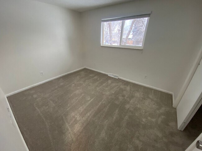 Building Photo - Spacious 3 bed home in Littleton