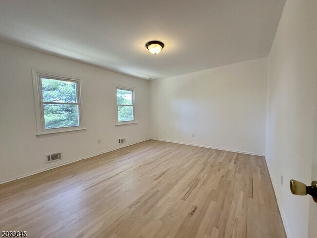 Building Photo - 115 Ormont Rd