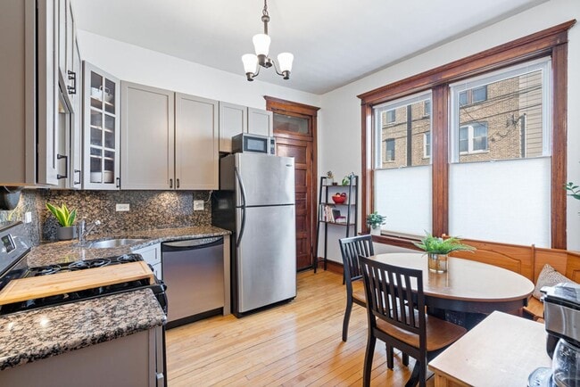 Building Photo - Beautiful 2BD/1BTH Apartment on Rice St!