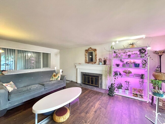 Building Photo - Mid-Century Gem in Kirkland’s Everest Park