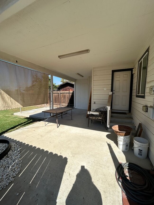 Building Photo - Why rent an apartment when you could have ...