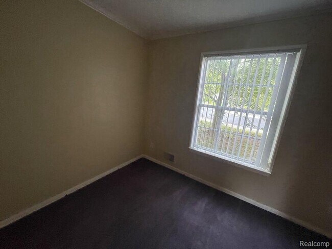 Building Photo - 298 Lake Meadow Dr