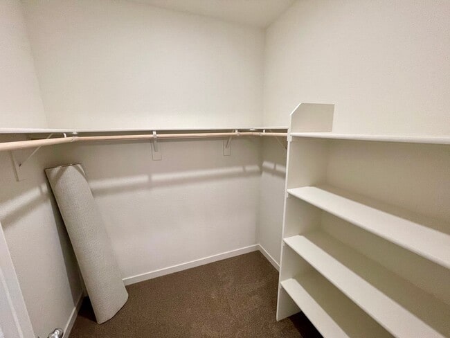 Building Photo - 754 Tamarack Ct