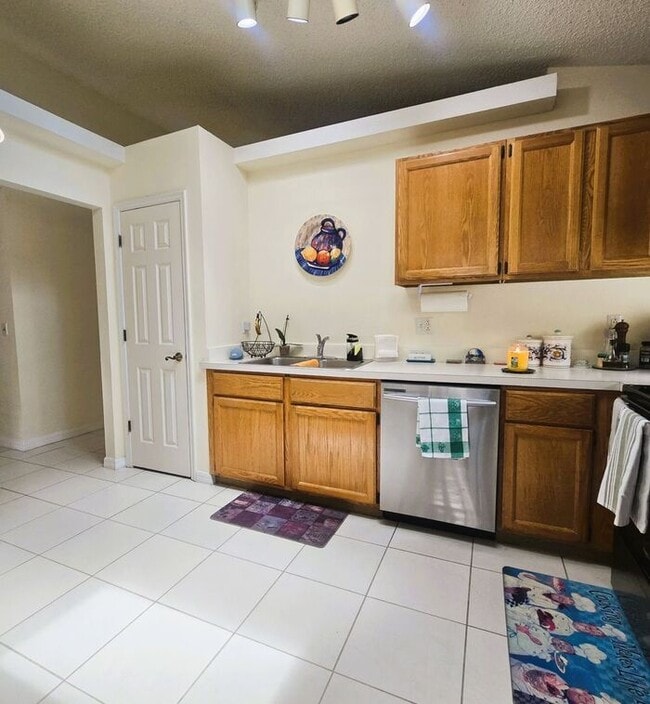Building Photo - 3 Bdrm 2 Bath With Office in Waterford Lak...