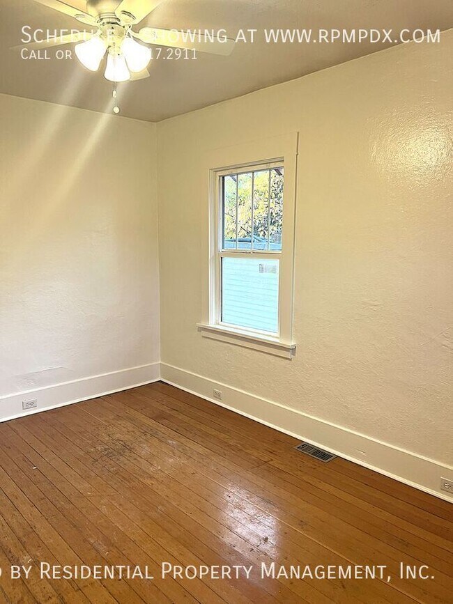 Building Photo - 214 NE Bryant St