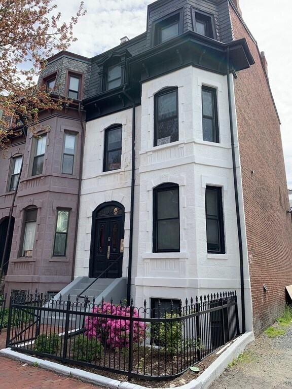 Building Photo - 2 Worthington St