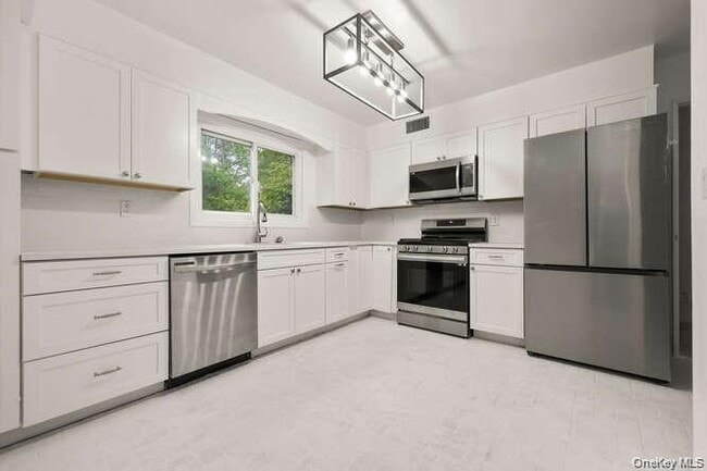 Building Photo - 93 Seton Dr