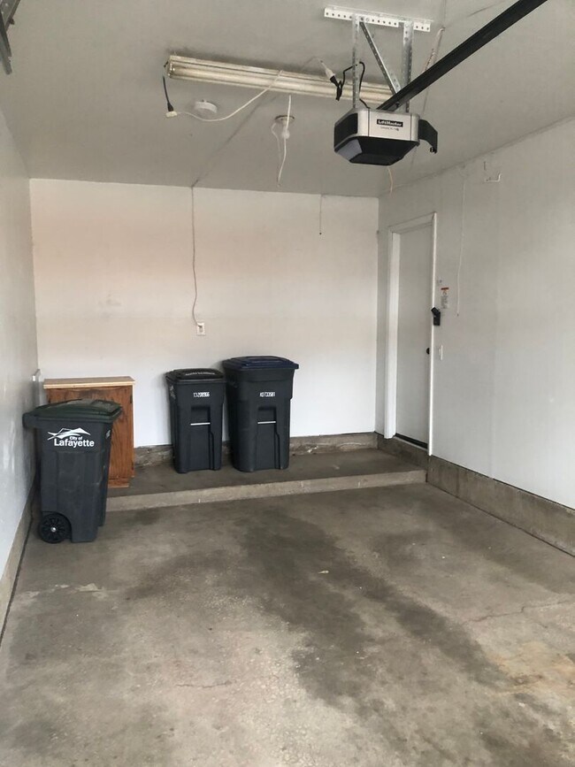 Building Photo - Affordable 3 Bed 2 Bath Condo, Attached Garage, on Quiet Street in Lafayette