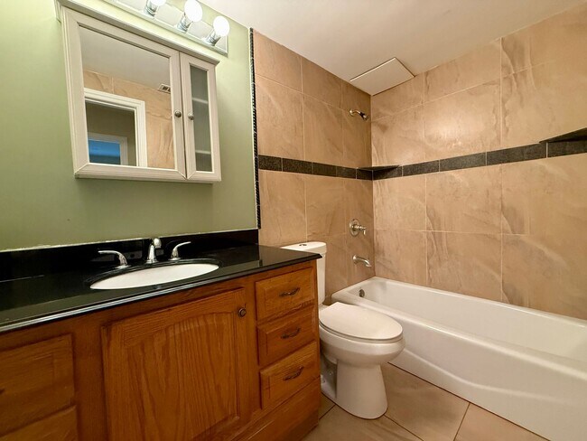 Building Photo - 9 Rooms  6 Bedroom 4 baths Granite Kitchen Executive Home For $5990