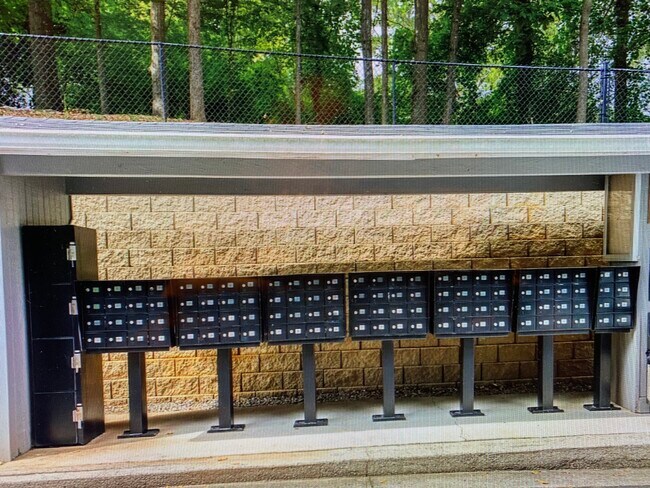 Building Photo - 524 Warm Springs Cir