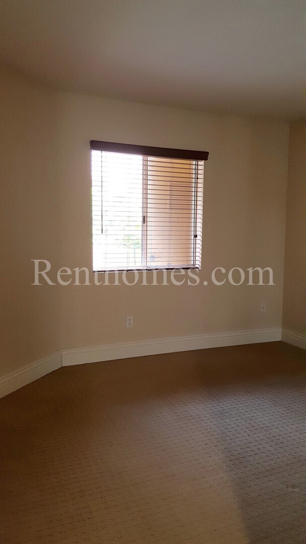 Building Photo - La Jolla / UTC, 3985 Nobel Dr #325 - Granite Counters, All Appliances, Near UCSD and the UTC Mall!