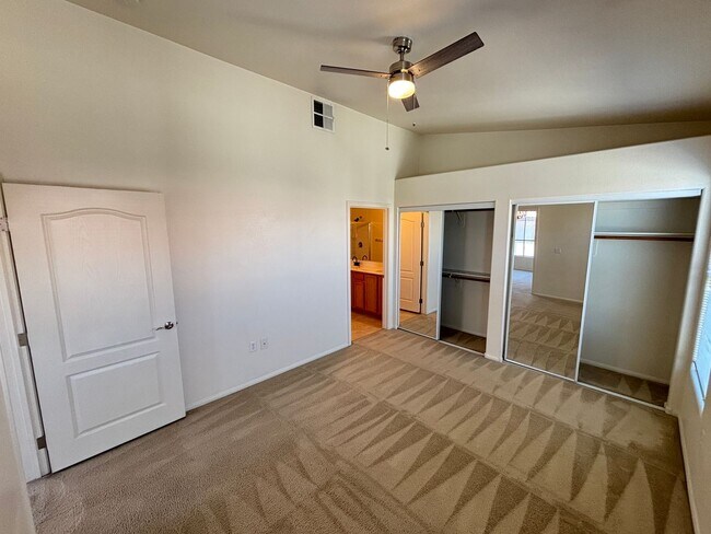 Building Photo - Beautiful 2Bed/2Bath Condo located in Henderson's Mission Ridge gated Community